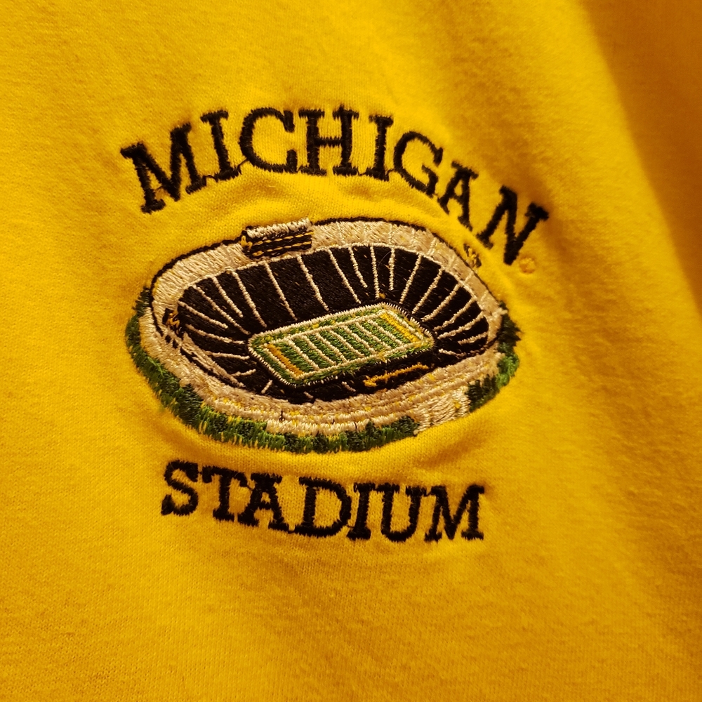 Mens University of Michigan  XXL tee